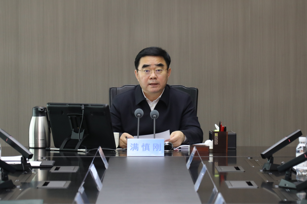 山东重工集团深入贯彻中央八项划定精神学习教育念书班暨党委理论学习中心组整体学习举行-永利集团新闻-永利集团股份
